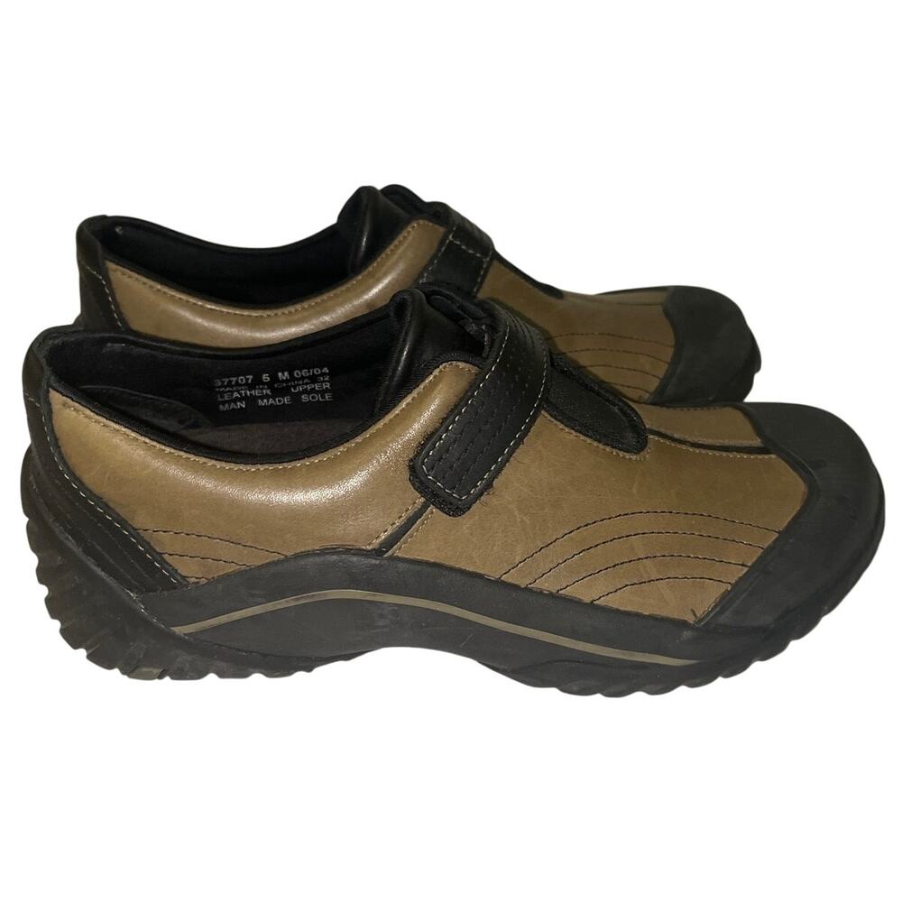 Clarks Muckers Women's Olive/Brown Leather waterproof strap shoes size 5 M